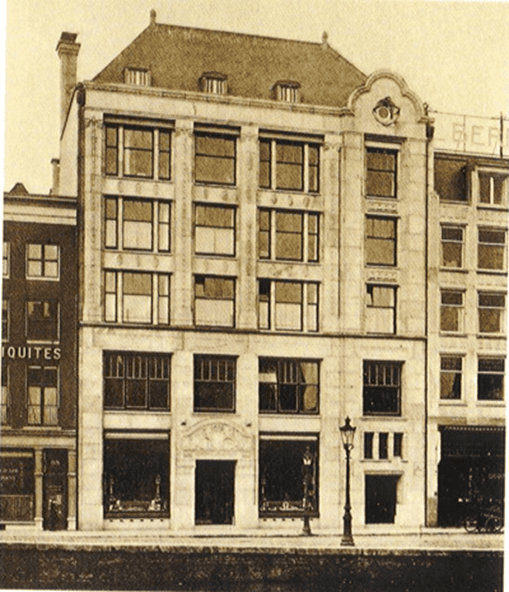 Het Hajenius pand aan het Rokin, kort na oplevering 1915